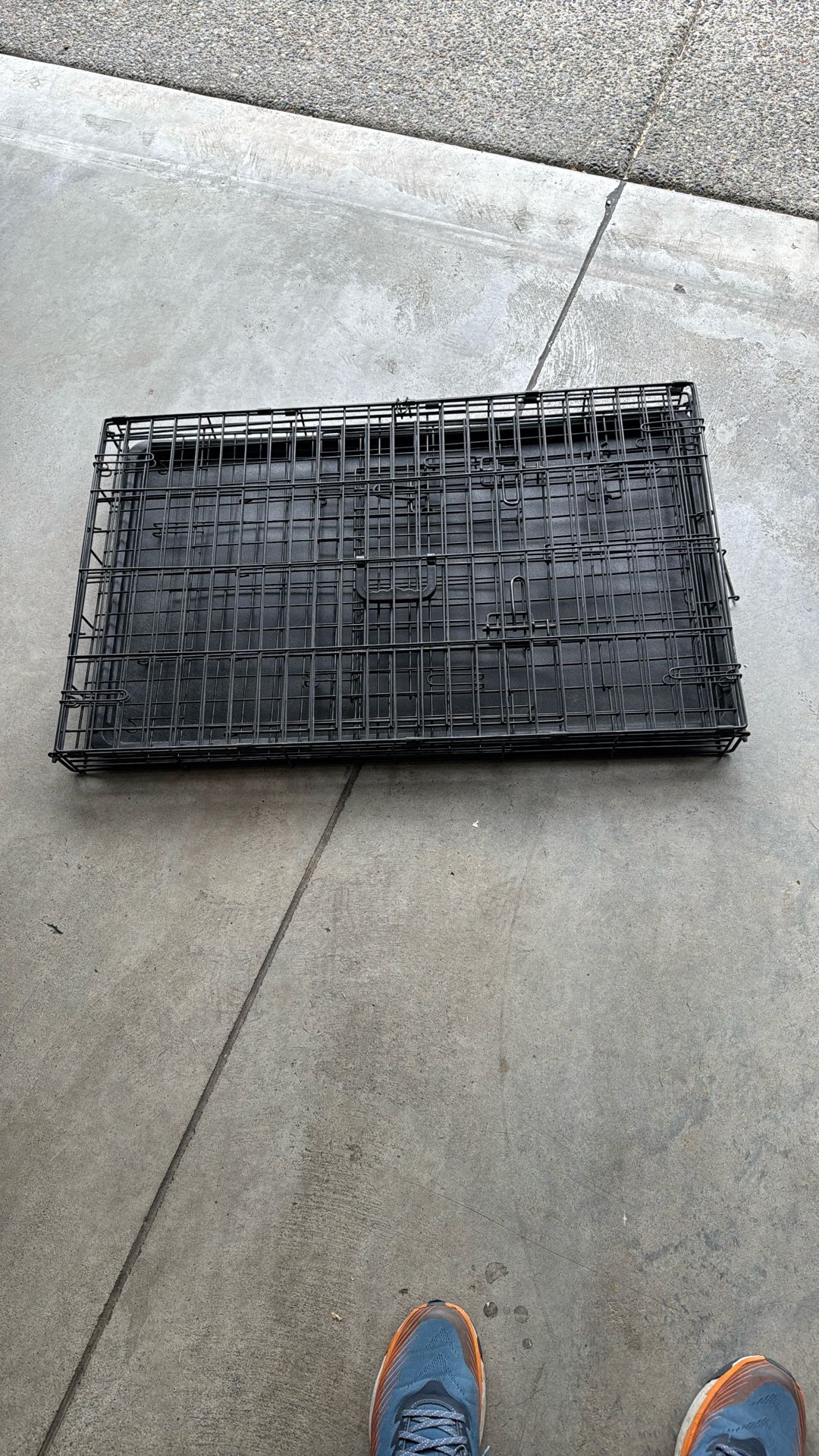 Dog Kennel 36x22x22 With Divider $40