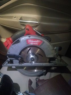 Milwaukee FUEL Cordless Circular Saw