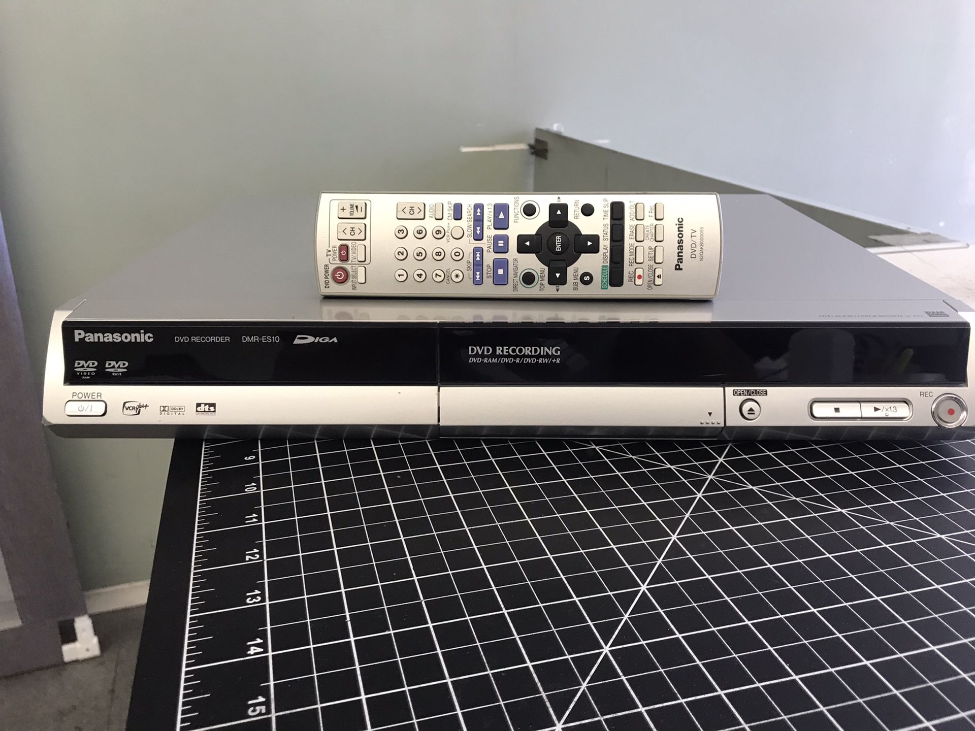 Panasonic DMR-ES10 Progressive Scan DVD Recorder Ram/R/RW DVD-R with remote
