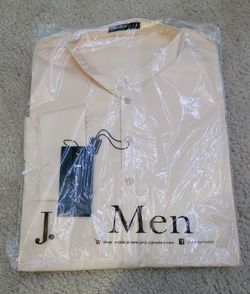 Brand new cream J. Men’s Regular Fit Kurta Shalwar, size small. (hurry before it's gone!)
