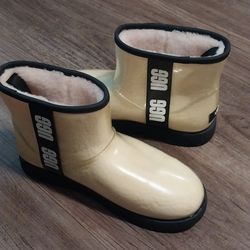 UGG CLASSIC CLEAR MINI FUR WATERPROOF ANKLE BOOT SIZE 10