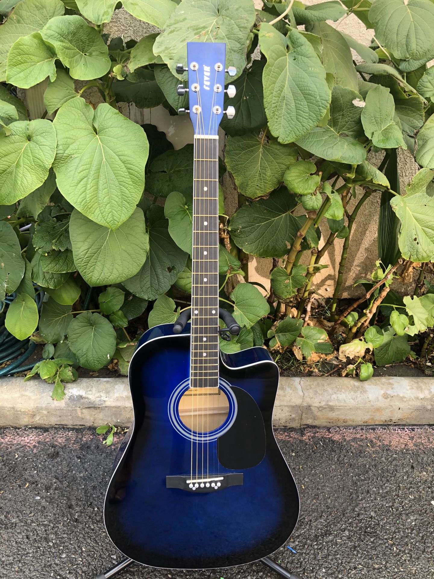 Fever classic acoustic guitar with metal strings