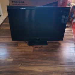 Free TV's 50' & 40'