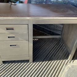 Desk: W/ USB port   25.00Chino, Ca