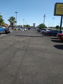 solicito trabajador con ganas de trabajar $7:50 a$9:50 por hora segun lo que sepa hacer de mantenimiento en general.