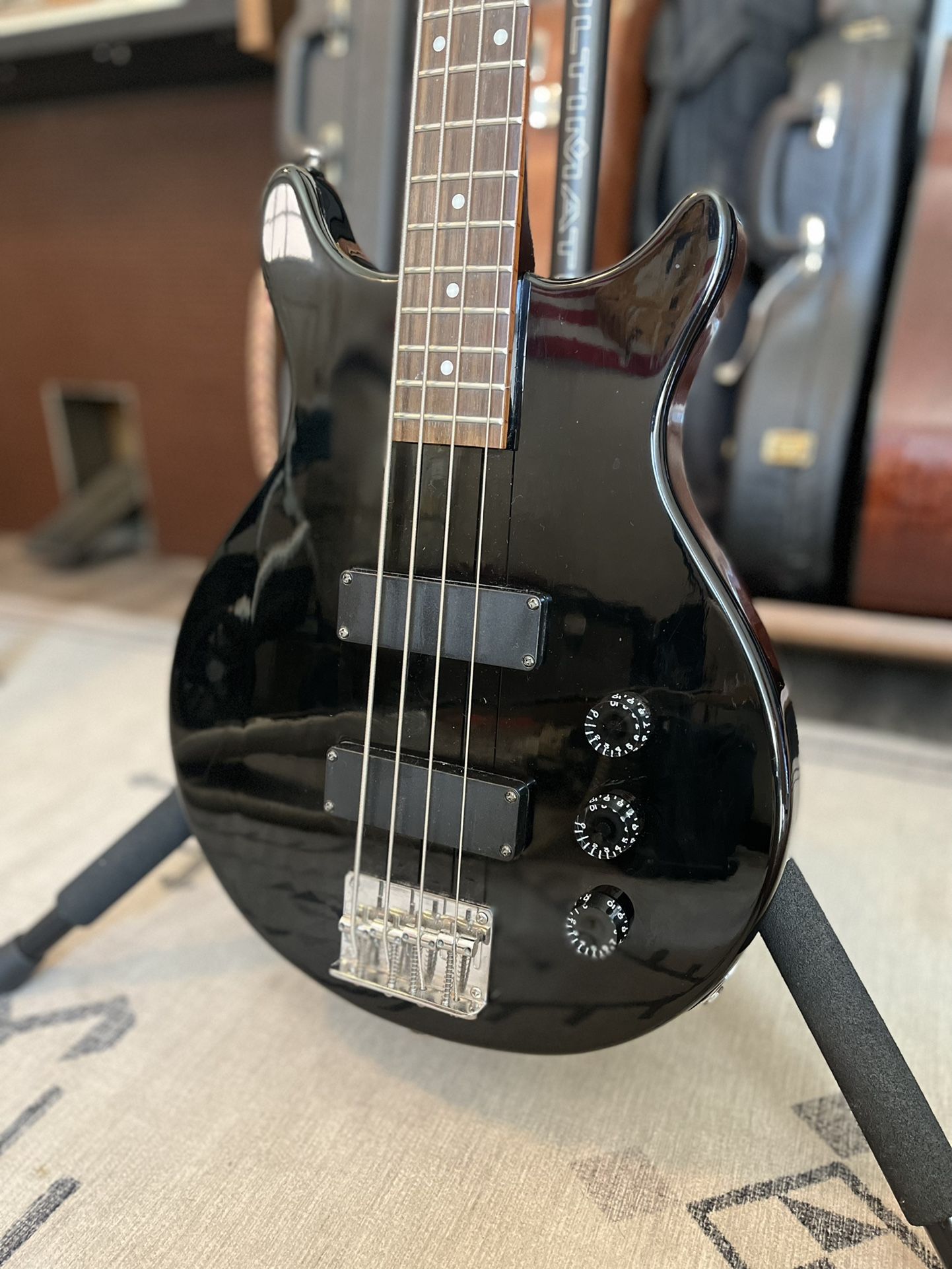 2000’s Slammer By Hamer SB-4 Black Short Scale Electric Bass Guitar