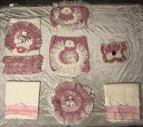 NWOT Vintage 7 Pc Crochet Lace Southern Belle Bathroom Towel Toilet Paper Holder