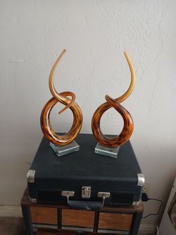 GLASS FIGURES (2)
