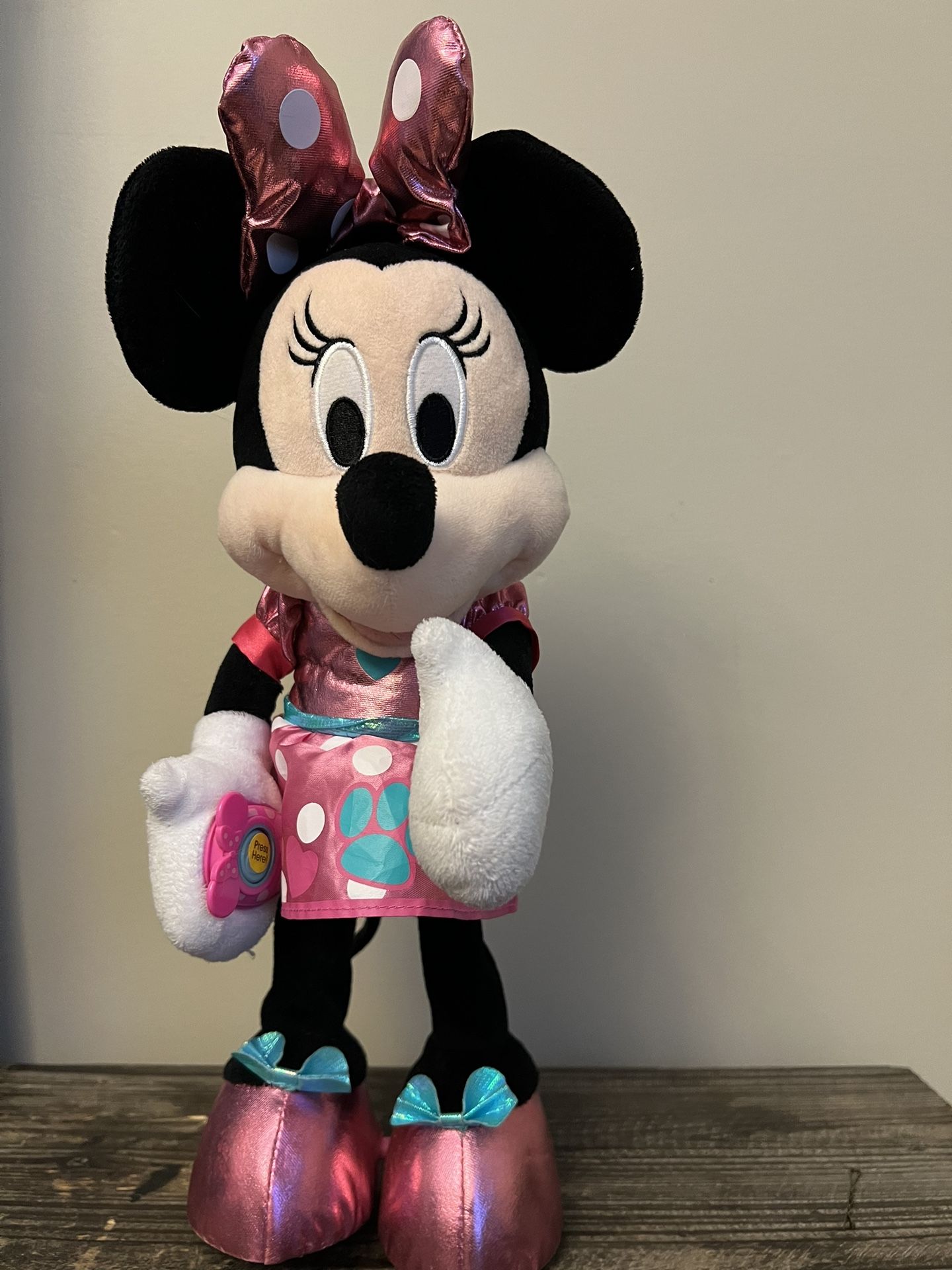 Disney Minnie Mouse Interactive Roller Skating Talking/Singing Plush Doll