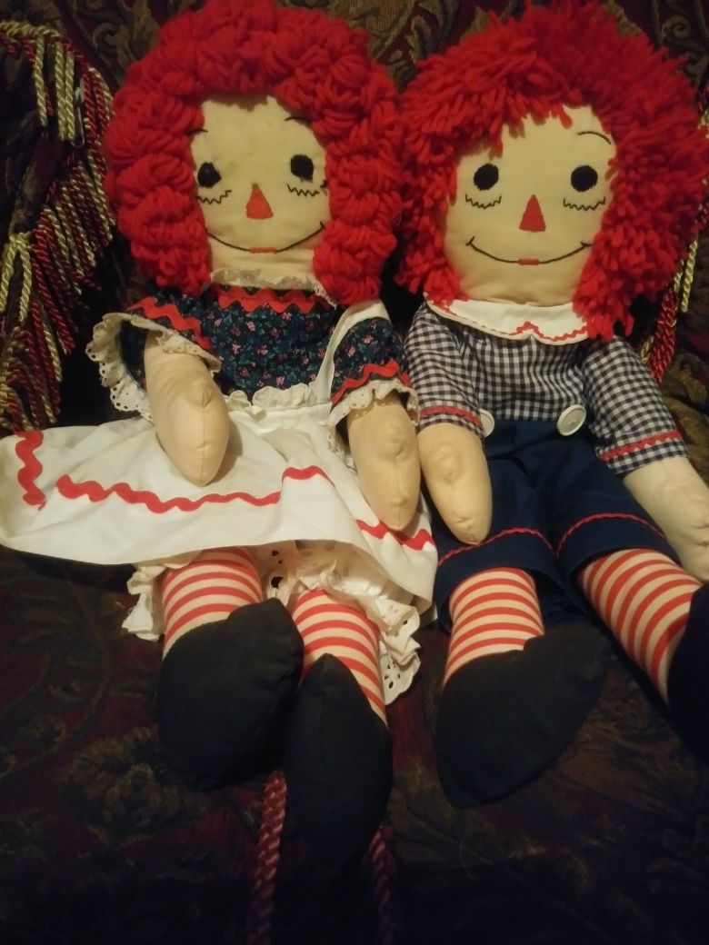 Raggedy Ann and Andy dolls 
