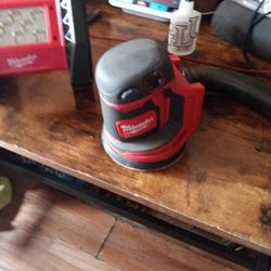 Milwaukee Orbital Sander M18