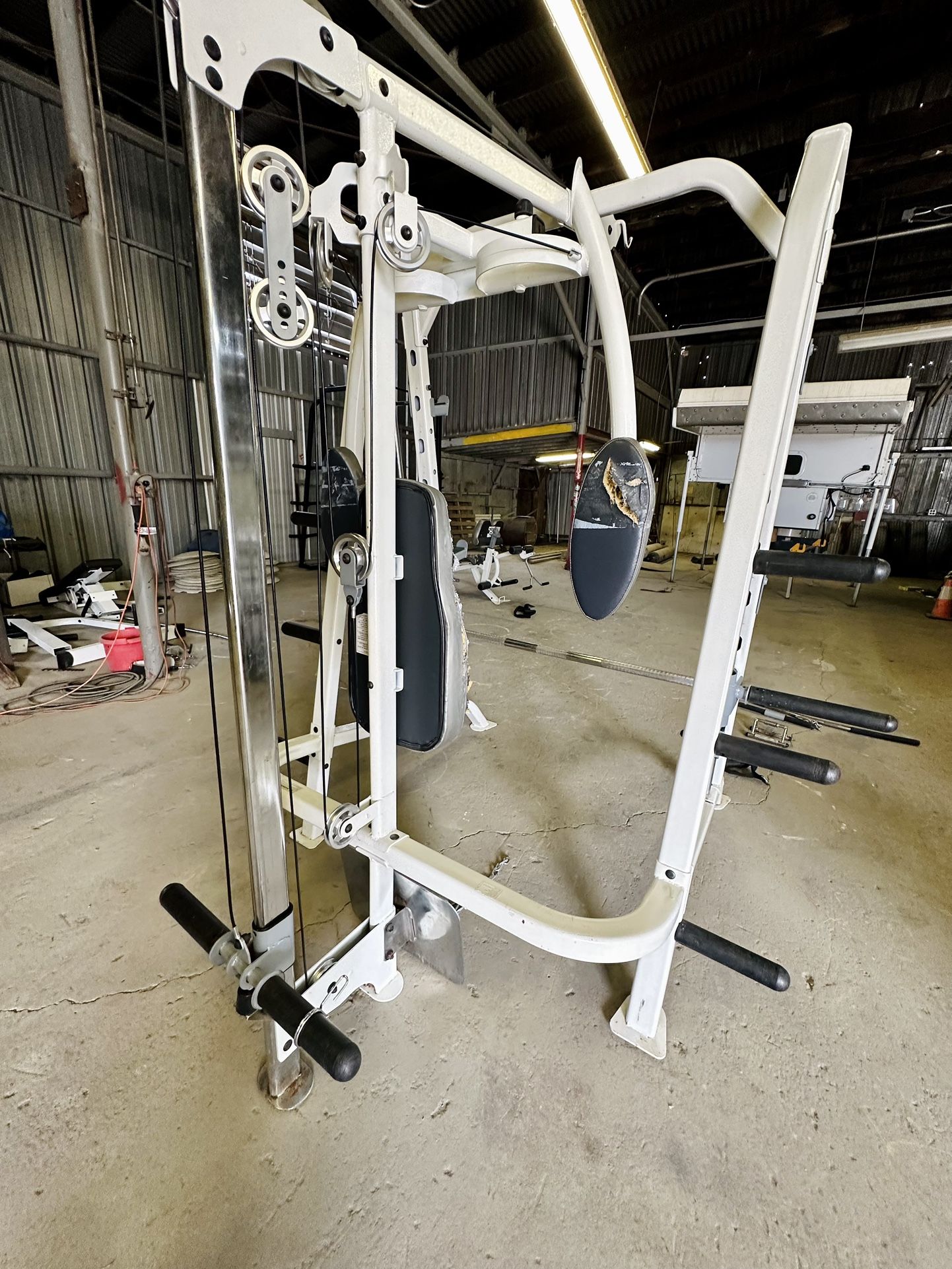 Iron Grip Strenght 5100 Smith Machine for Sale in Modesto, CA OfferUp