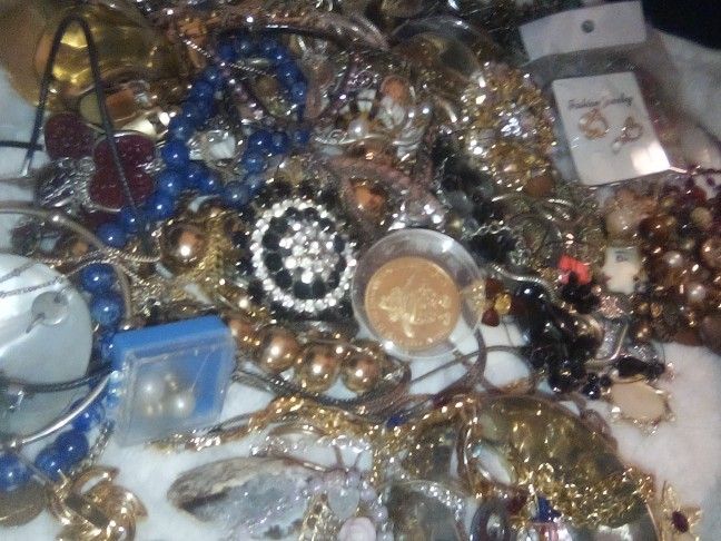 Mother in law's Jewlery Box Contents