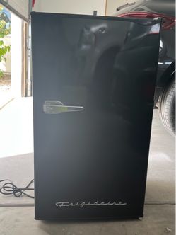 Frigidaire Mini Fridge Black Retro Style