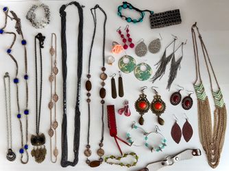 Assorted Fashion Jewelry Lot (30 pieces)