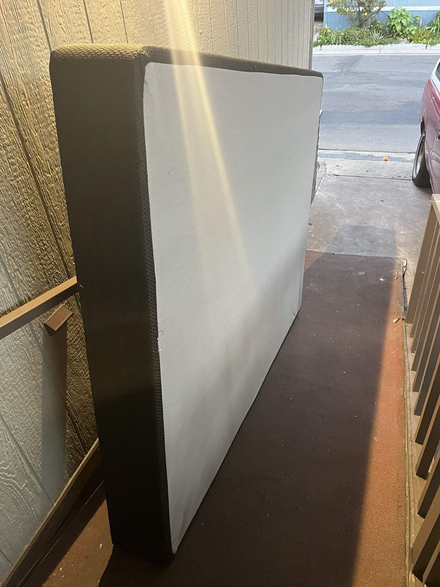 Free/ Gratis  Spring Box Queen