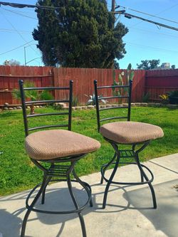 Swivel barstool
