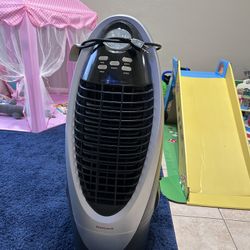 Honeywell evaporative cooler In Excellent Condition