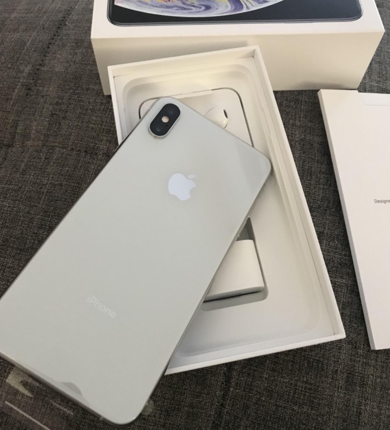iPhone XS MAX Silver 256GB Unlocked Sim Free W Receipt! Still