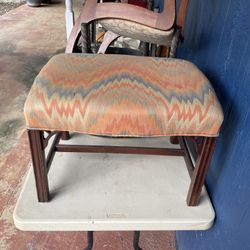 Footstool/ottoman 