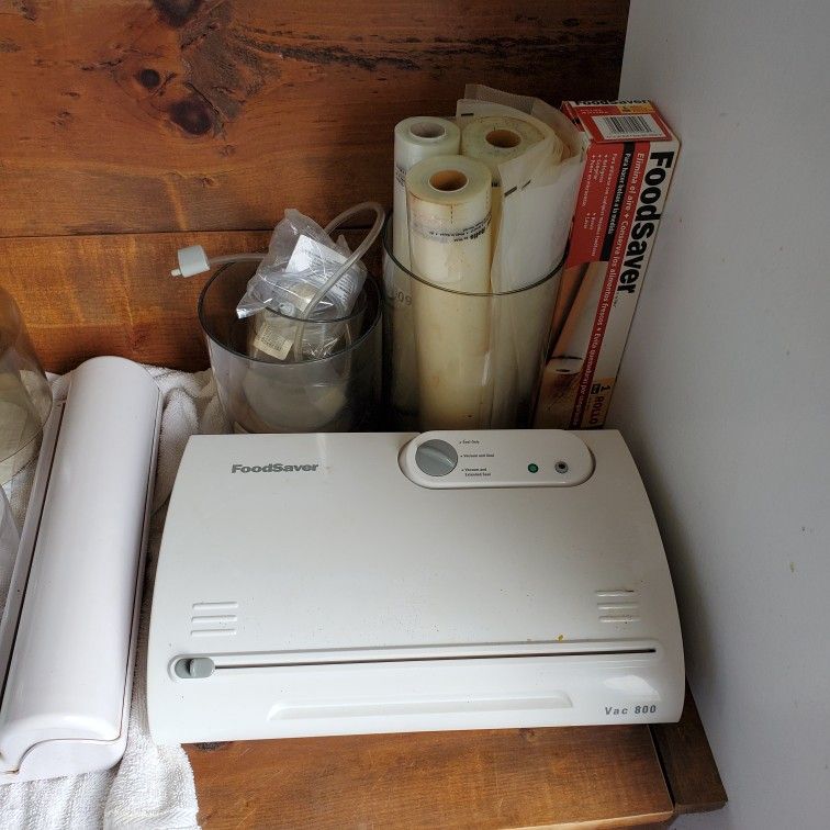 Food Saver Vacuum Sealer With Roll Dispenser  , 4 Rolls Of Bags And Vacuum Canisters 