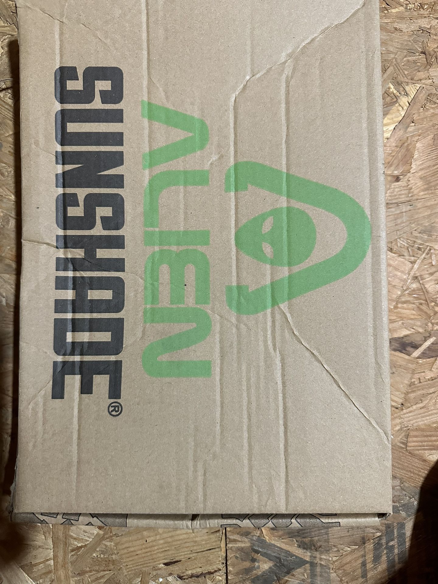 Alien Sunshade For Gladiator Jeep