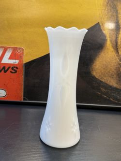 Vintage E.O. Brody White Milk Glass Starburst Vase 10” Scalloped Rim