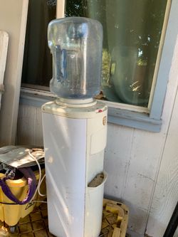 Water Drinking Fountain Station White & Blue With Jug