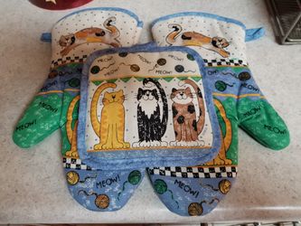 Cats and lady bug oven mits