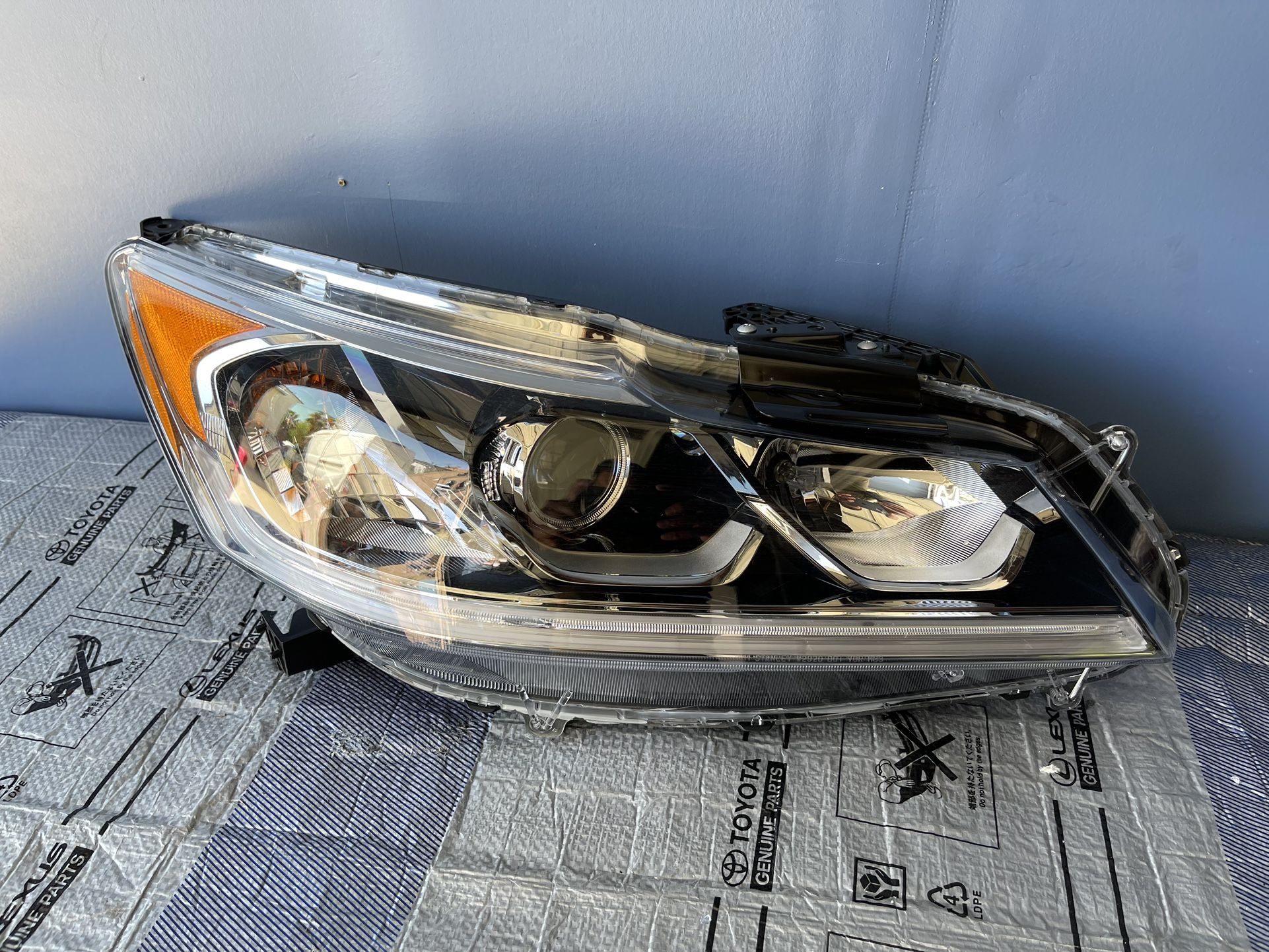 2016 - 2017 Honda Accord Rh Headlight Halogen OEM