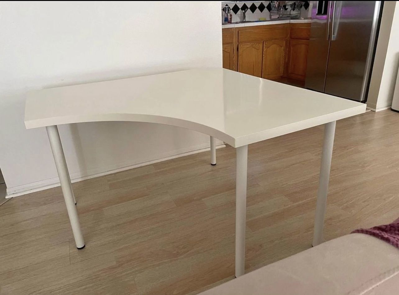 IKEA LINNMON / ADILS Corner Table