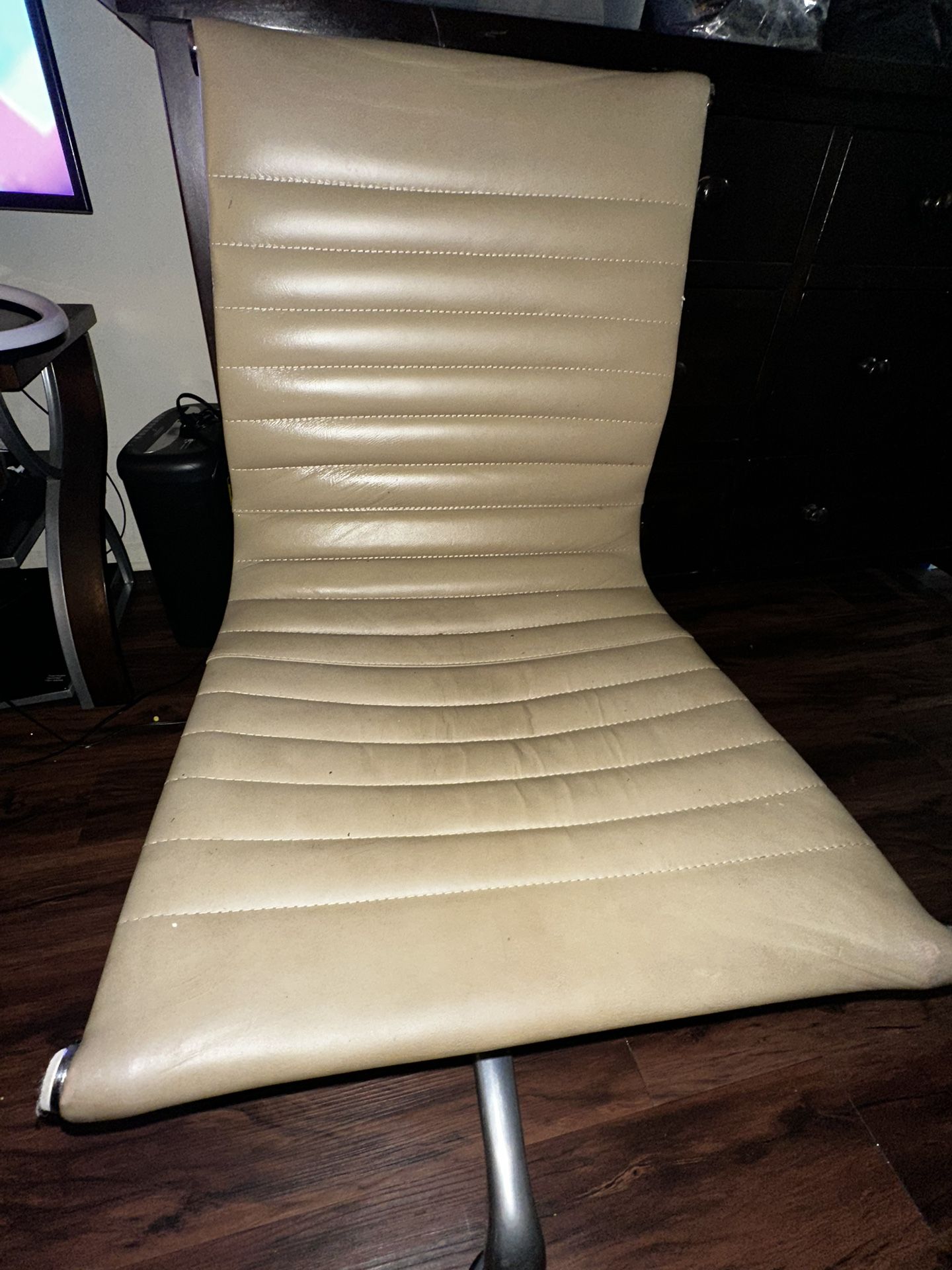 Leather Chair (Beige)