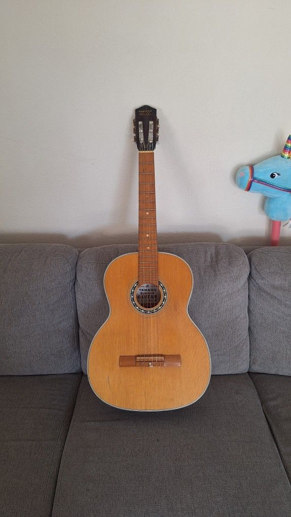 Yamaha Dynamic Guitar
