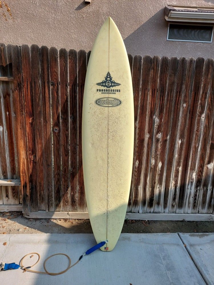 7' 9" Wavelengths trifin Surfboard