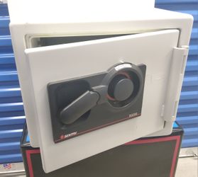 Sentry Fireproof Combination Lock Safe ( Includes combination and instructions to open)