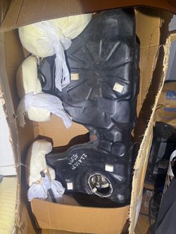 2011 BMW 535i PLASTIC FUEL TANK ASSEMBLY 18.5 GALLONS