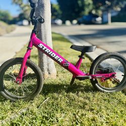 STRIDER SPORT ピンク Strider 14x Sport Balance Bike - Pink – Bicycle Warehouse