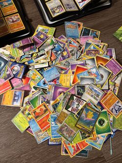 Random Pokémon cards