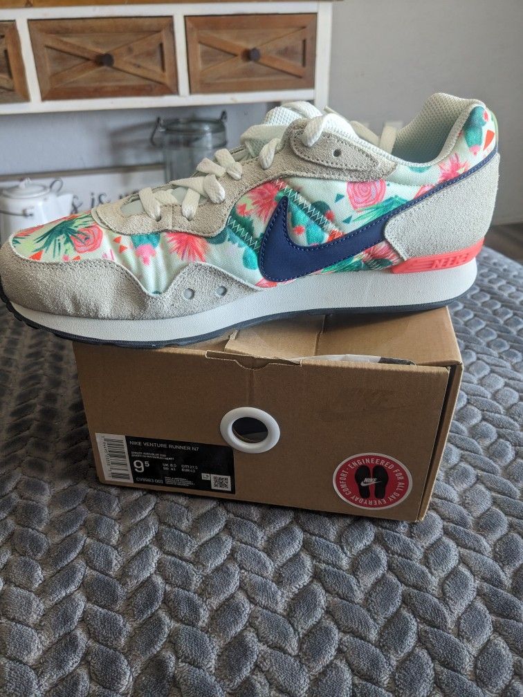 Nike Venture Runner N7