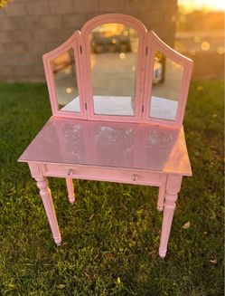 Pink Vintage Vanity Table with Tri-Fold Mirror