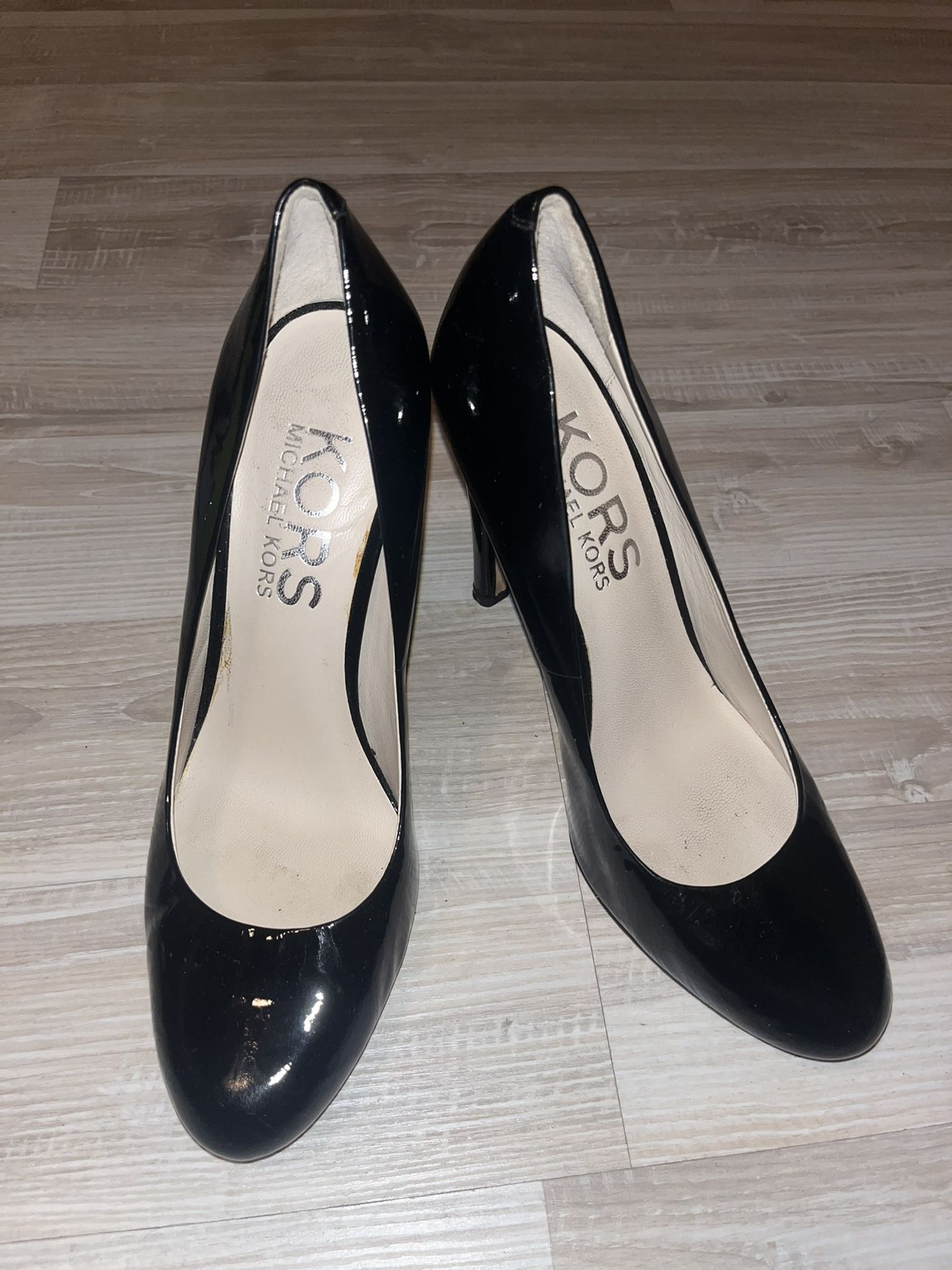 MICHAEL KORS DESIGNER PATENT LEATHER HEELS