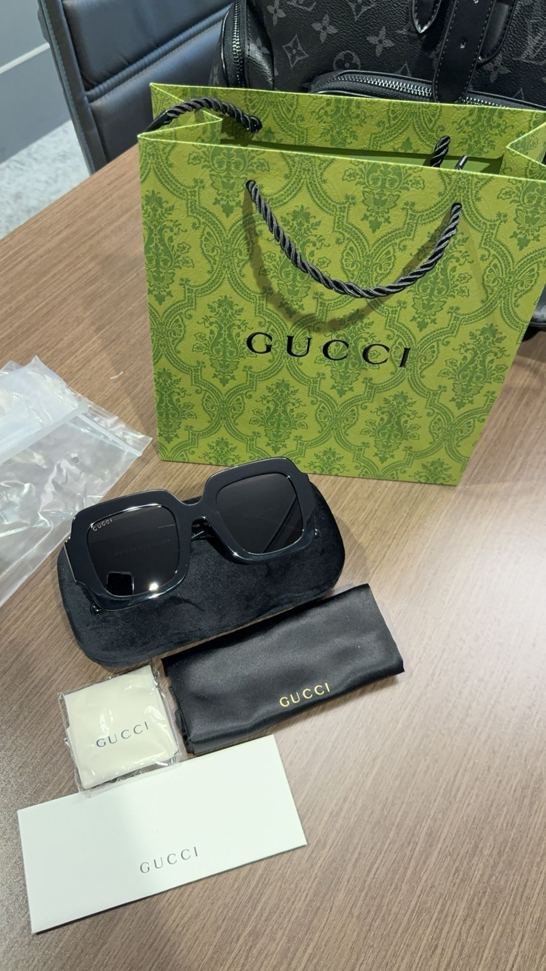 Gucci GG1547S Women’s Big Black frame sunglasses Shades