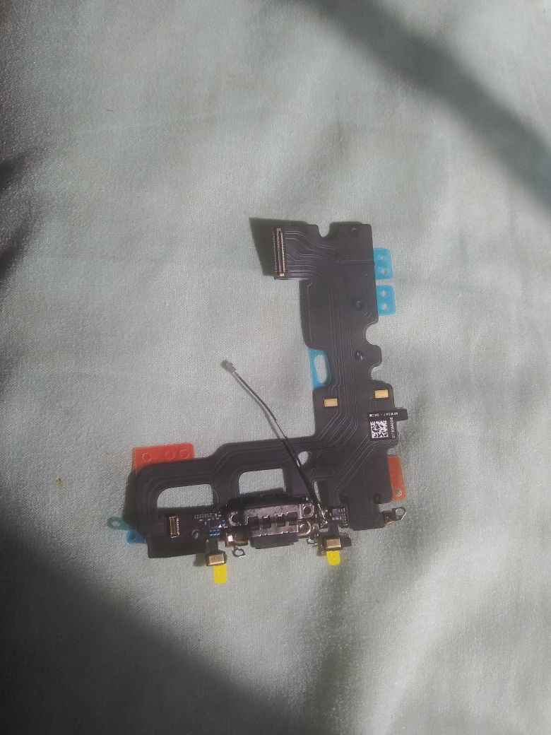 Im Selling A Brand New iPhone 7 Charging Port