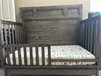 Convertible Crib With Dresser - Wood