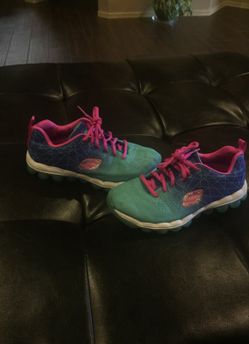 Girl sneakers size 4