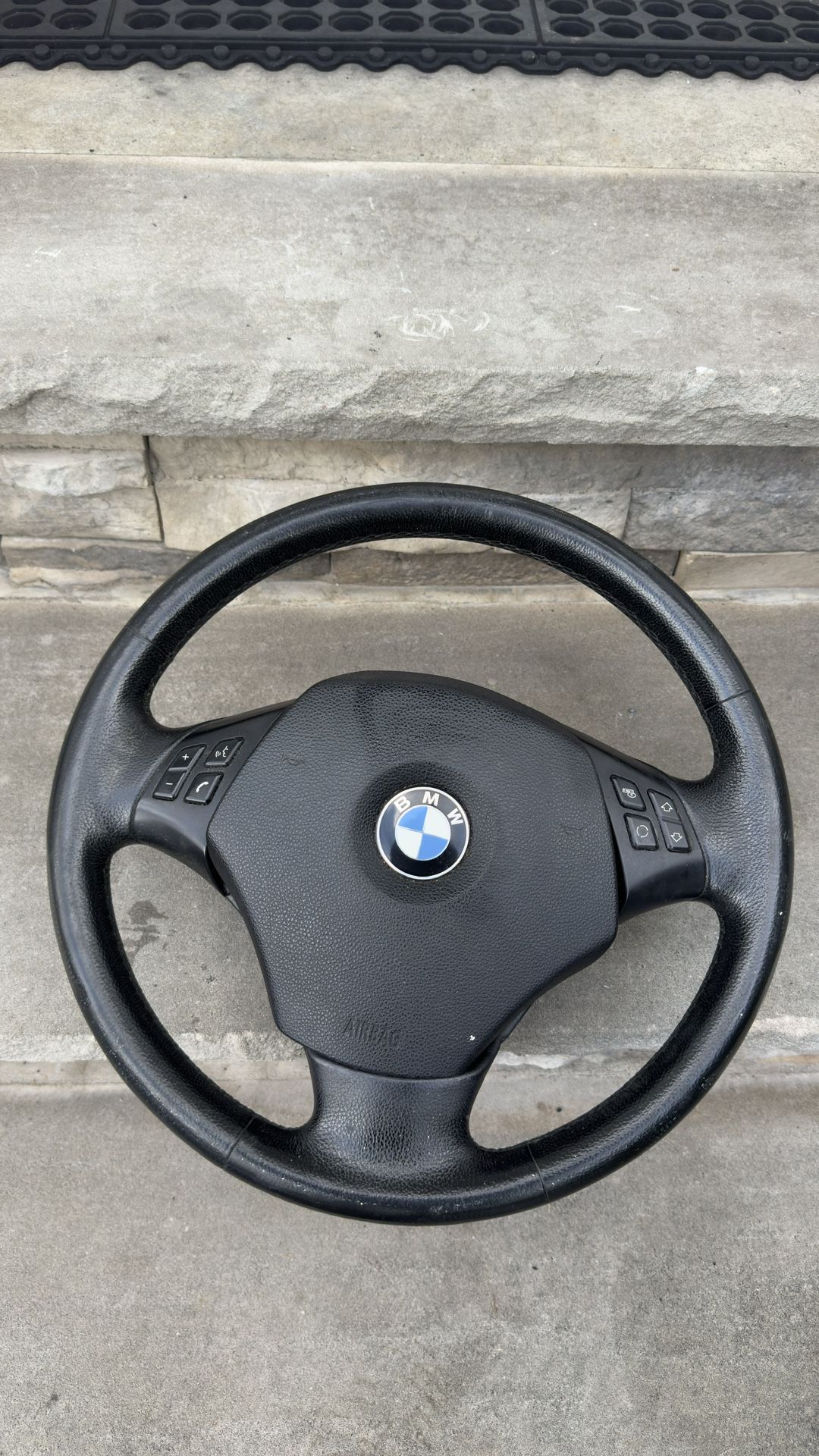 BMW E90 Steering Wheel + Airbag – OEM