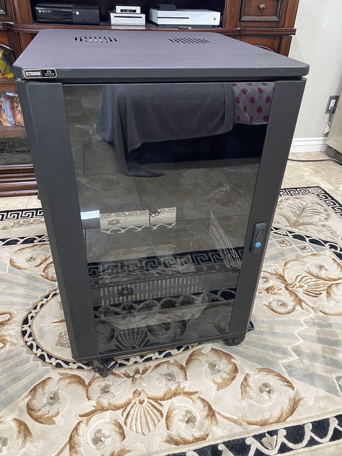 Rolling Lockable Rack