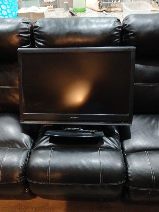 Emerson  TV .... PICK UP ONLY!!