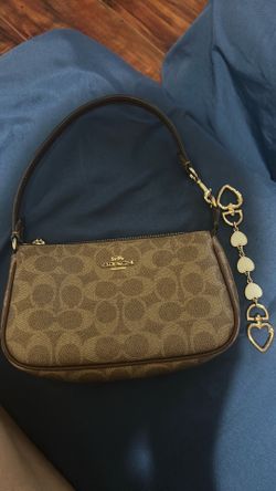 Brown coach nolita comes with extender