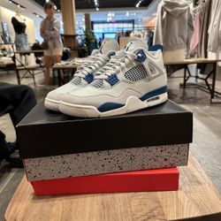 Jordan 4 military blues slightly used size 9.5 men’s 